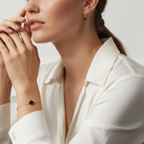 Noira Grace – 375 Gold Ohrringe & Armband mit schwarzem Kleeblatt