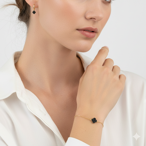 Noira Grace – 375 Gold Ohrringe & Armband mit schwarzem Kleeblatt