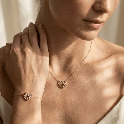 Floréa Amora – Vergoldetes 925 Silber Schmuckset mit Herz - Anhänger im floralen Design, Halskette & Armband - Suzan Gold