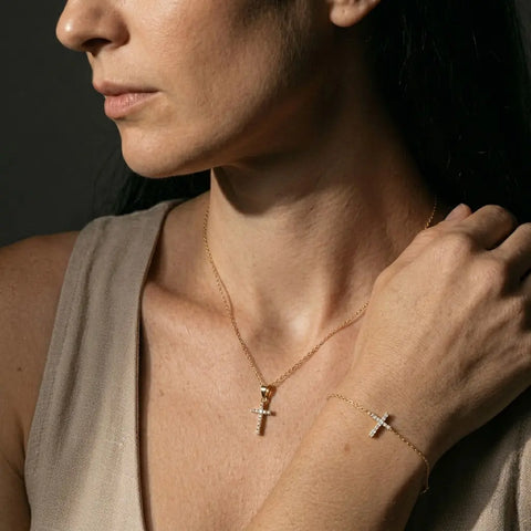 Crucelle Spark Set – 375 Echtgold Schmuckset mit Kreuz Halskette & Armband - Suzan Gold