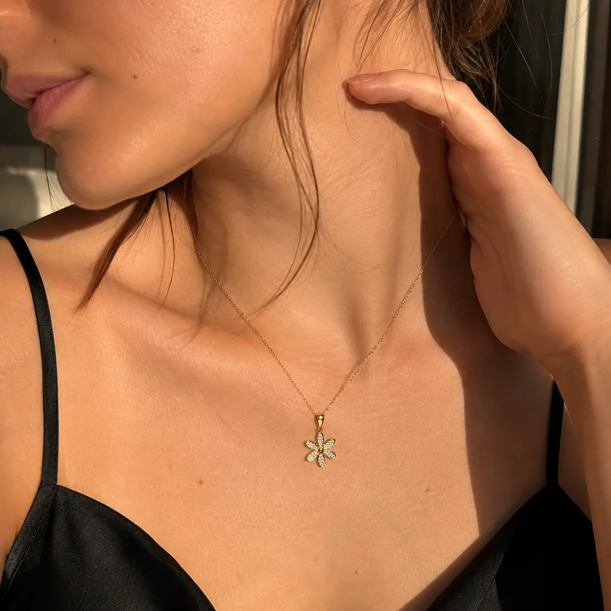 Petite Daisy – Blüten-Halskette mit Zirkonia aus 585 Gold Suzan Gold