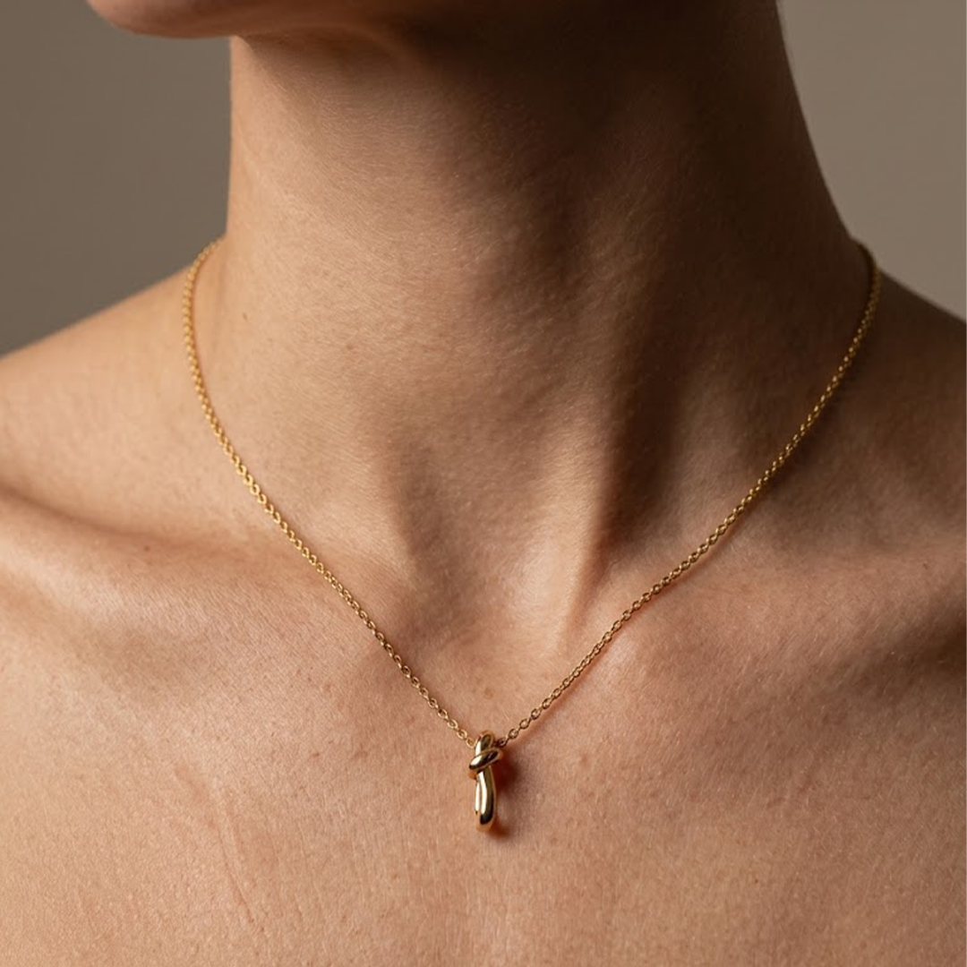 Knotelle – 925 Silber Schmuckset vergoldet mit Knoten Anhänger & Creolen Suzan Gold