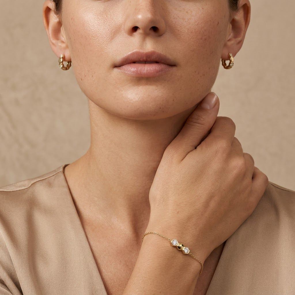 Hexaria Trio – 925 Silber Set vergoldet mit Zirkonia Hexagon Armband & Creolen Suzan Gold