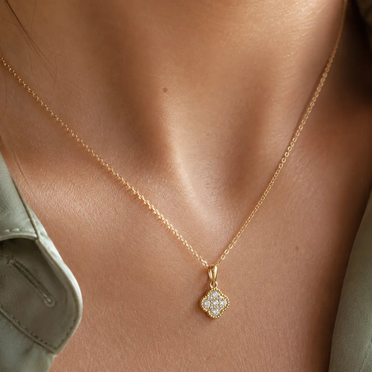Clover Sparkle – Kleeblatt-Halskette mit Zirkonia-Pavé aus 585 Gold Suzan Gold