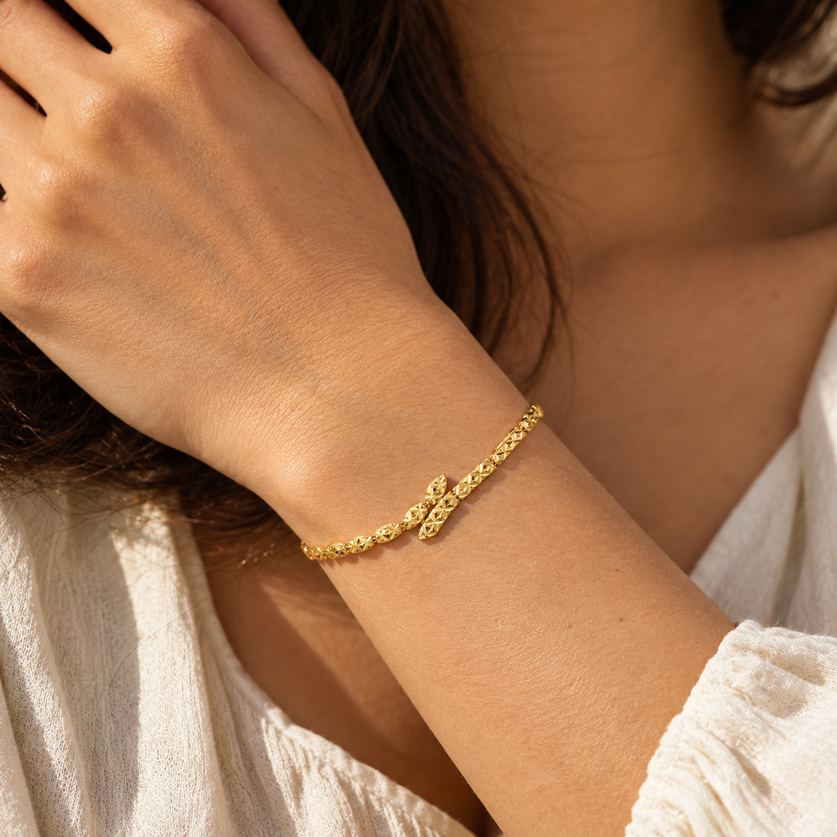 Diamond Leaf – Armband mit diamantierten Gliedern und Blatt-Detail aus 750 Gold Suzan Gold