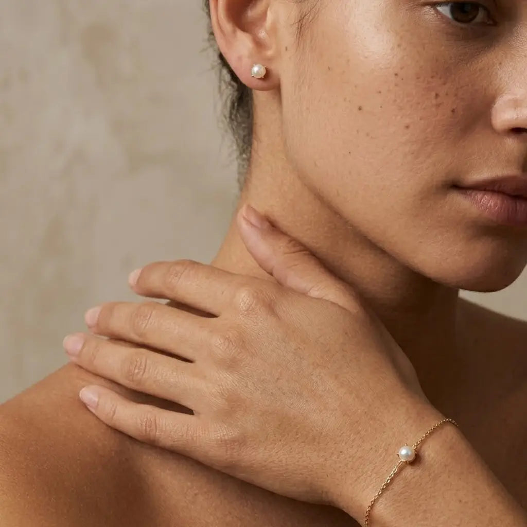 Pearlisse Gold Set – 375 Echtgold Schmuckset mit Perlen Ohrsteckern & Armband - Suzan Gold