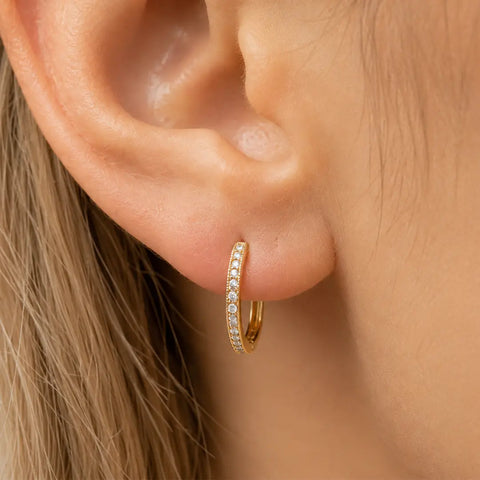 Oval Sparkle Hoop – Große Creolen mit Zirkonia-Pavé aus 585 Gold Suzan Gold