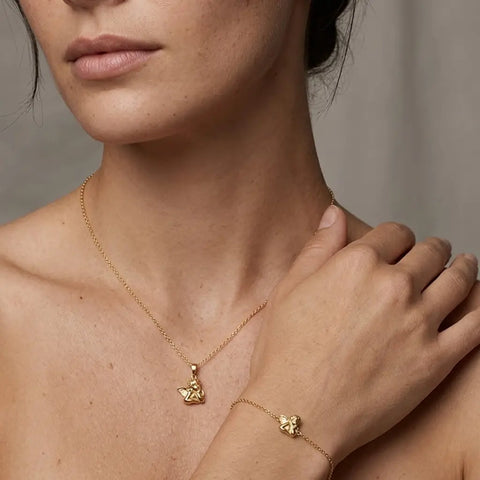 Angelora Charm Set – 375 Echtgold Schmuckset mit Engel Halskette & Armband - Suzan Gold