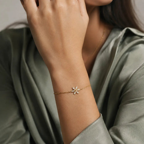 Petite Daisy – Blüten-Armband mit Zirkonia aus 585 Gold Suzan Gold