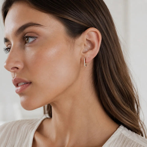 Slim Sparkle Hoop – Schmale Creolen mit Zirkonia aus 585 Gold Suzan Gold