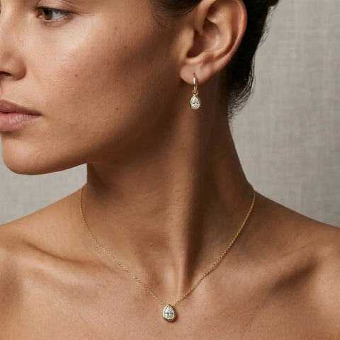 Tearielle Gold Set – 375 Echtgold Schmuckset mit Tropfen Halskette & Creolen - Suzan Gold