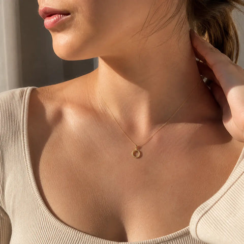 Rope Circle – Halskette mit Kordelring-Anhänger aus 585 Gold Suzan Gold
