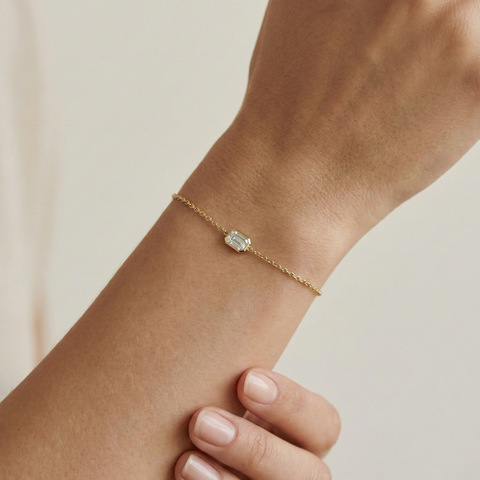 Aurielle Spark – 375 Echtgold Armband mit rechteckigem Zirkonia Anhänger