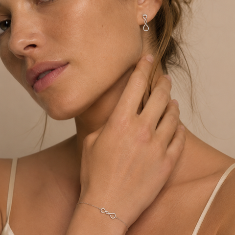 Infinitra Duo – 925 Silber Set mit Unendlichkeits Armband & Ohrsteckern Suzan Gold