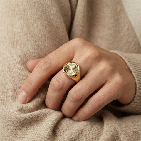 Solarius Crest – 375 Echtgold Siegelring rund - Suzan GoldRing