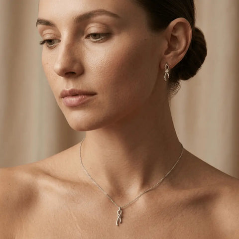 Nodessa Duo – 925 Silber Schmuckset vergoldet mit Knoten Anhänger & Ohrsteckern - Suzan Gold