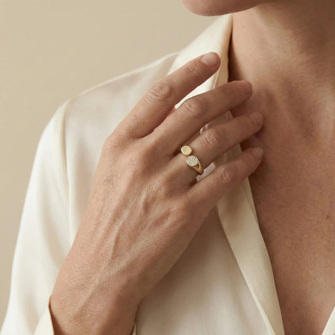 Aurevia Duo – 375 Echtgold Ring mit rundem Zirkonia Solitär im Doppelband - Design - Suzan GoldRing