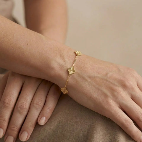 Lunaria Clover Bracelet – Zartes Armband mit drei Kleeblättern aus 375 Echtgold - Suzan GoldArmbänder