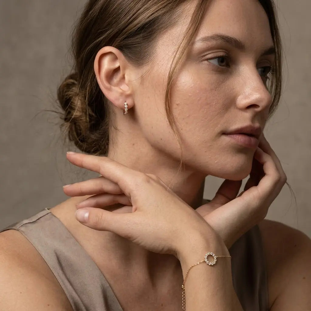 Cirélia Spark Set – 375 Echtgold Schmuckset mit Zirkonia Creolen & Kreis Armband - Suzan Gold