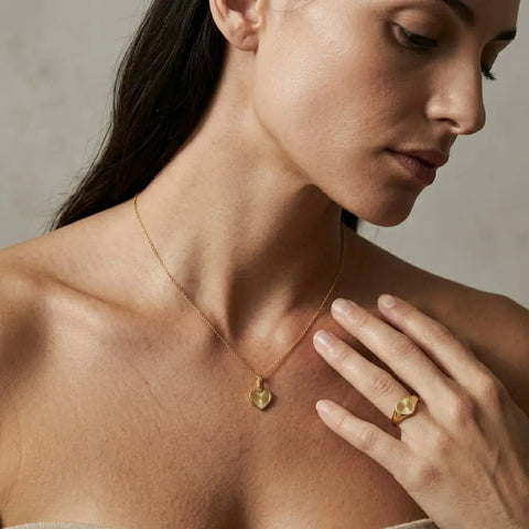 Crucelle Heart Signet Set – 375 Echtgold Schmuckset mit Herz Ring & Halskette - Suzan Gold