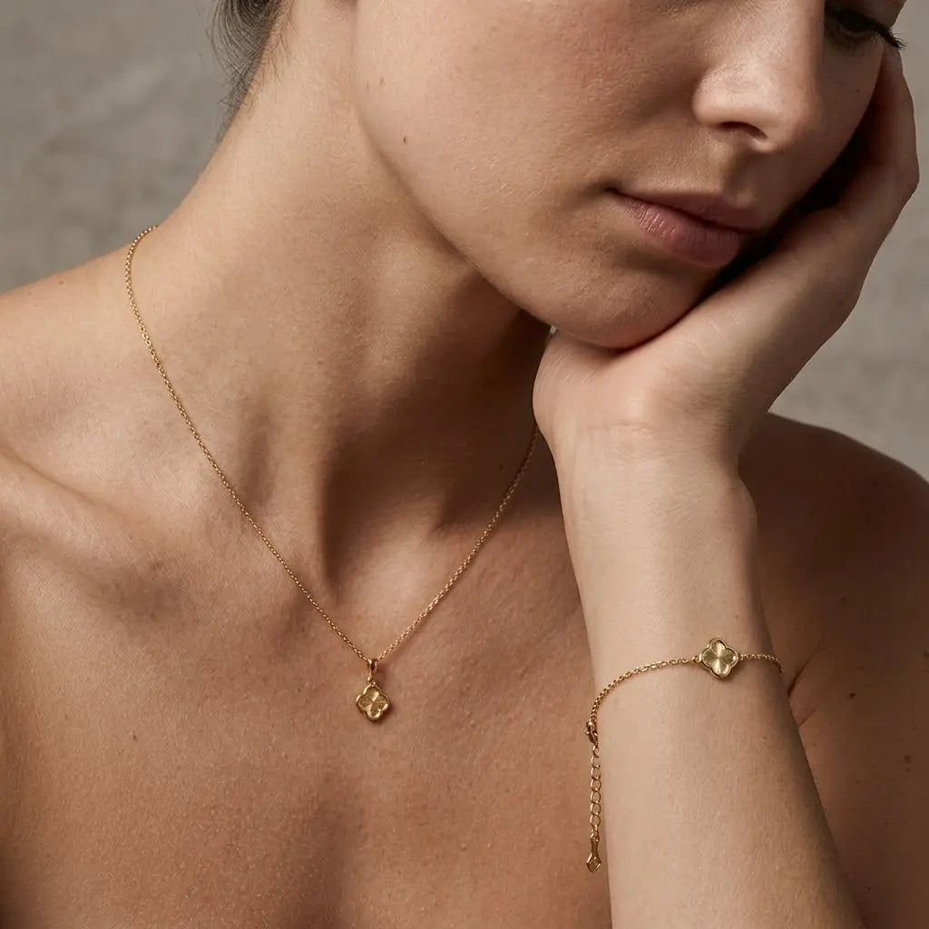 Crucelle Clover Classic Set – 375 Echtgold Schmuckset mit Kleeblatt Halskette & Armband - Suzan Gold