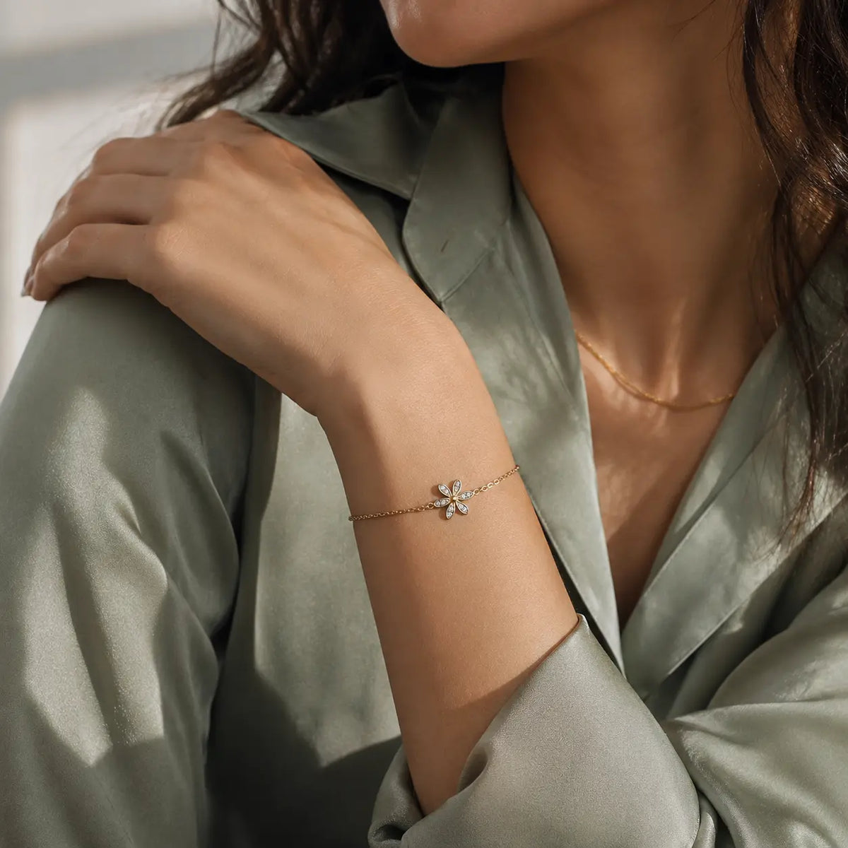 Petite Daisy – Blüten-Armband mit Zirkonia aus 585 Gold Suzan Gold