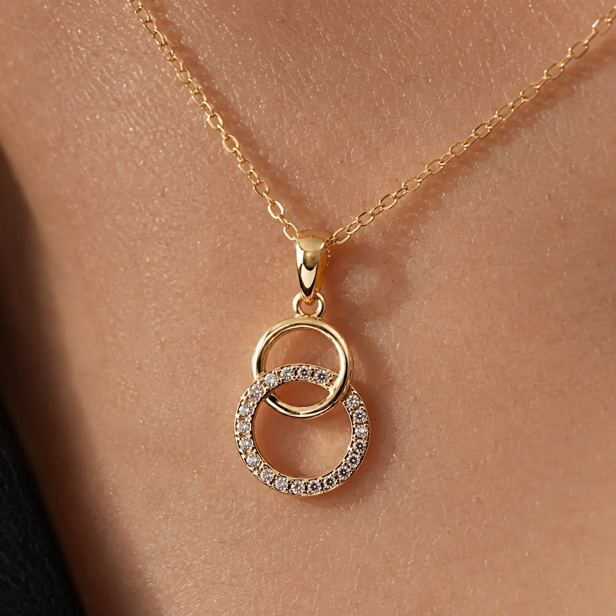 Interlock Circles – Halskette mit zwei verschlungenen Ringen aus 585 Gold Suzan Gold