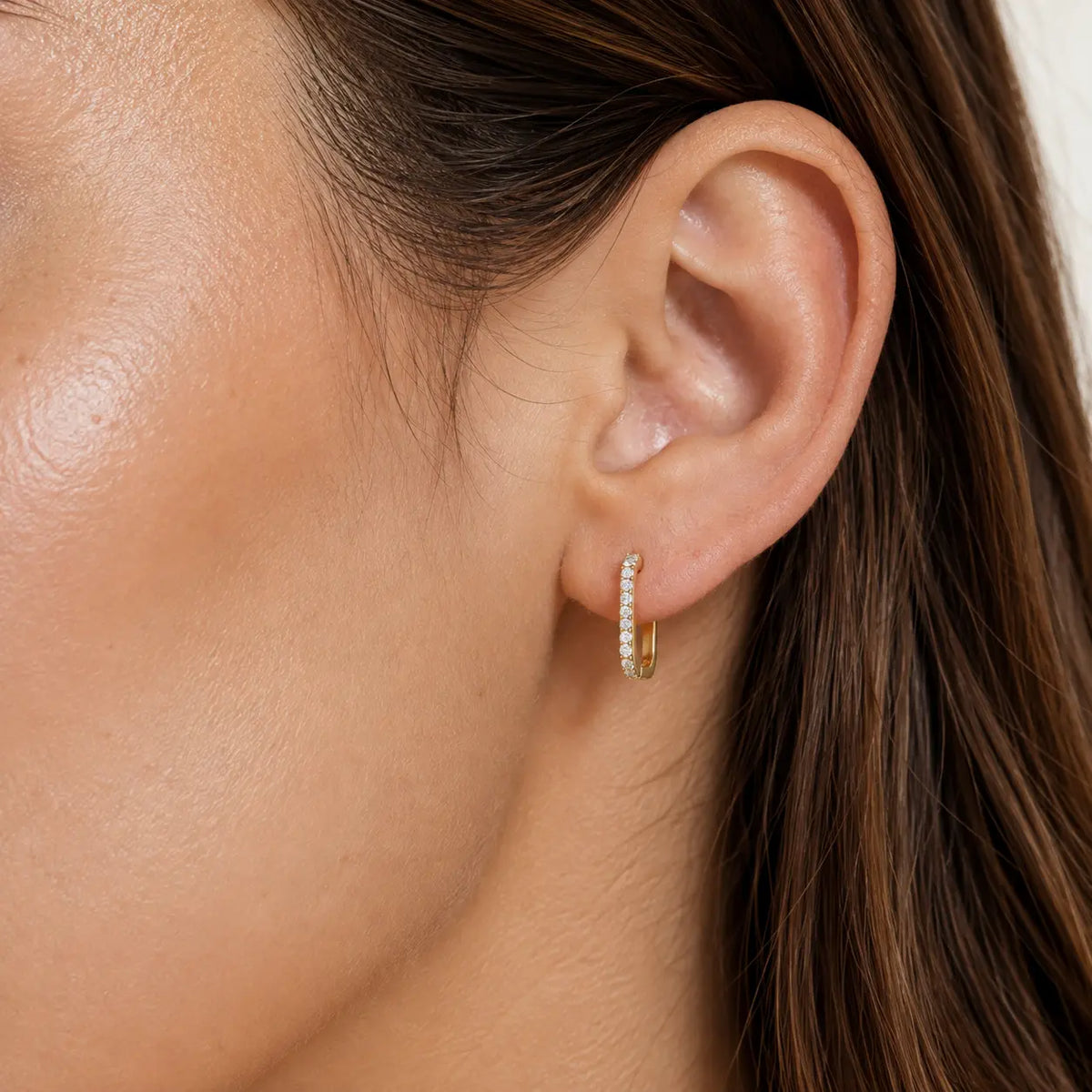 Slim Sparkle Hoop – Schmale Creolen mit Zirkonia aus 585 Gold Suzan Gold