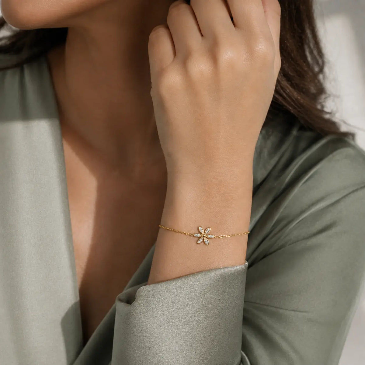 Petite Daisy – Blüten-Armband mit Zirkonia aus 585 Gold Suzan Gold