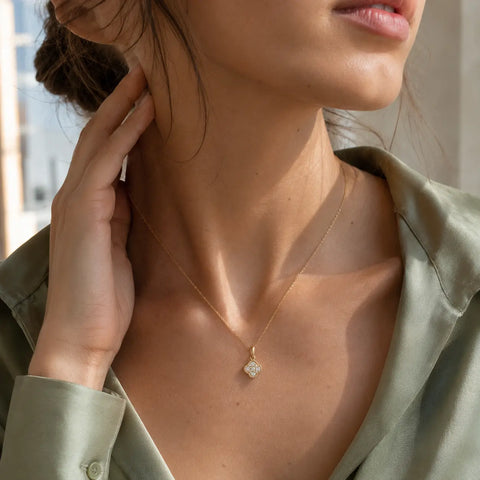 Clover Sparkle – Kleeblatt-Halskette mit Zirkonia-Pavé aus 585 Gold Suzan Gold