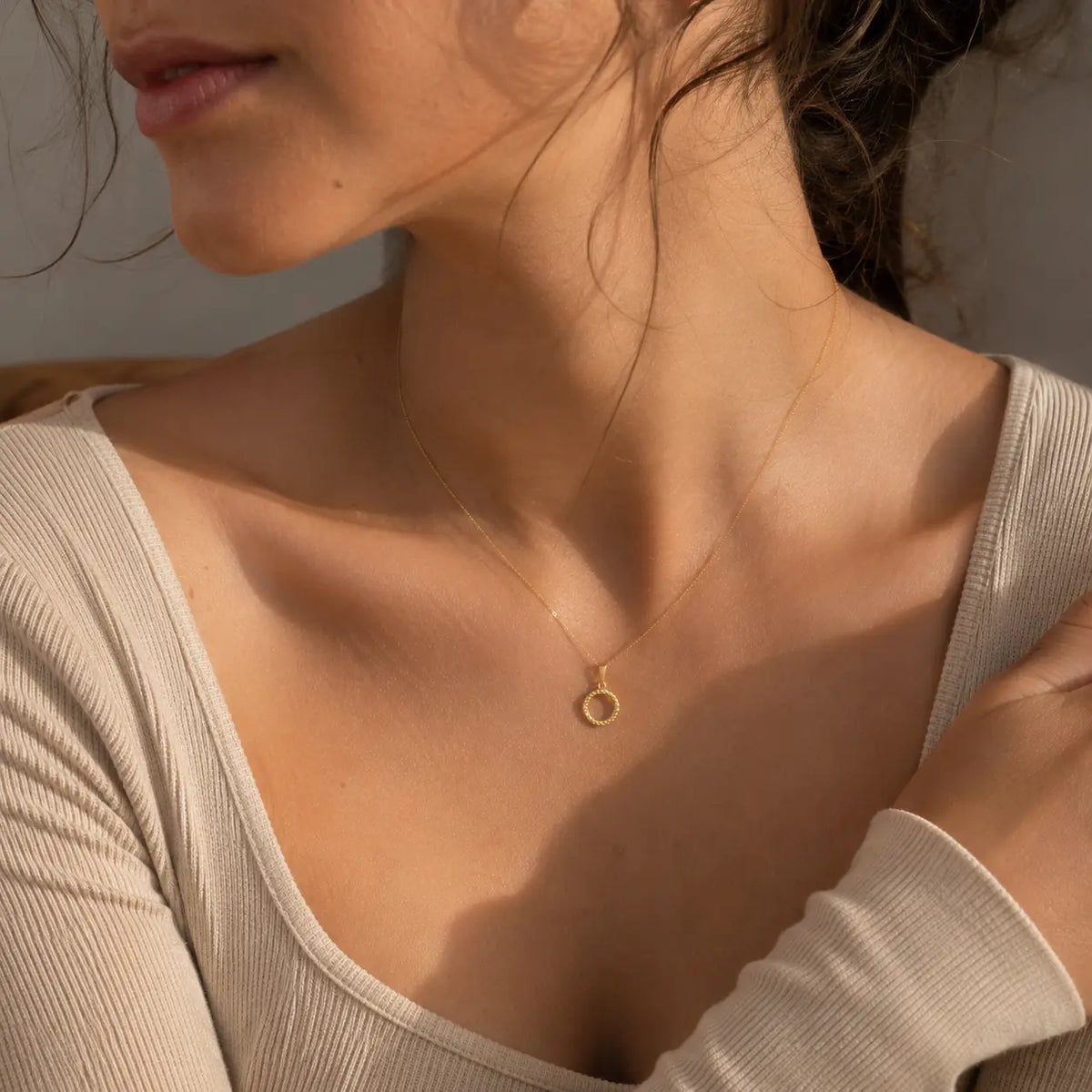 Rope Circle – Halskette mit Kordelring-Anhänger aus 585 Gold Suzan Gold