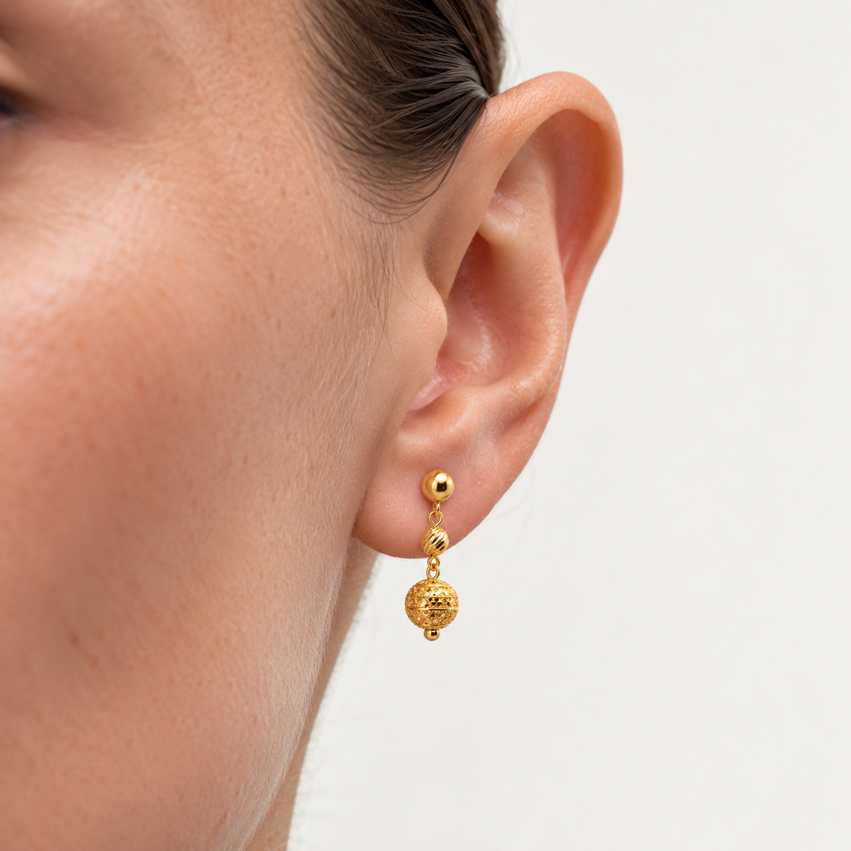 Filigree Ball – Ohrhänger mit filigraner Zierkugel aus 875 Gold