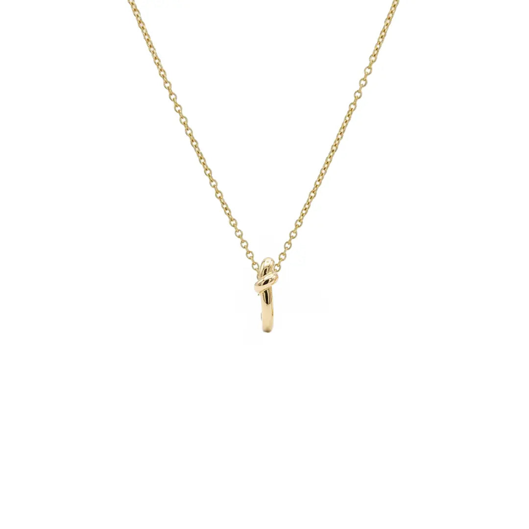 Minimal Knot Necklace aus 925 Sterling Silber vergoldet, filigraner Schmuck für Damen, eleganter zeitloser Klassiker.