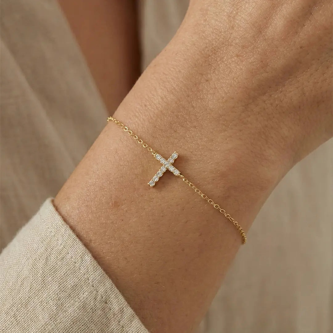 Cruxelle Shine – 375 Echtgold Armband mit Kreuzanhänger & Zirkonia - Suzan GoldArmbänder