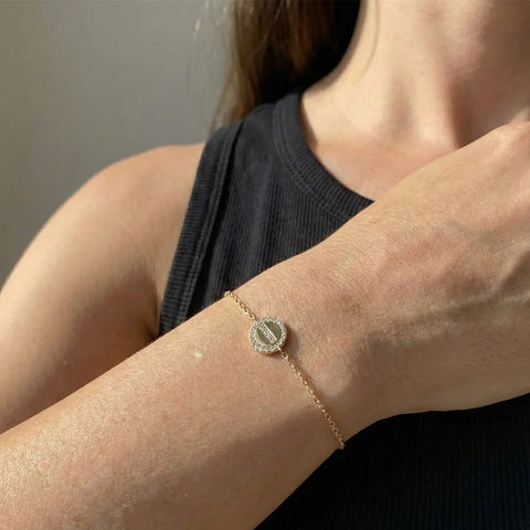 Aurelia Halo – 375 Echtgold Armband mit rundem Zirkonia Element - Suzan GoldArmbänder