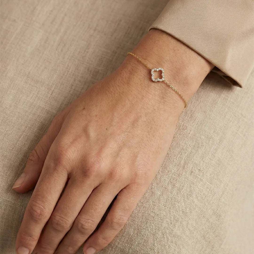 Claria Bloom – 375 Echtgold Armband mit Kleeblatt Zirkonia Anhänger - Suzan GoldArmbänder