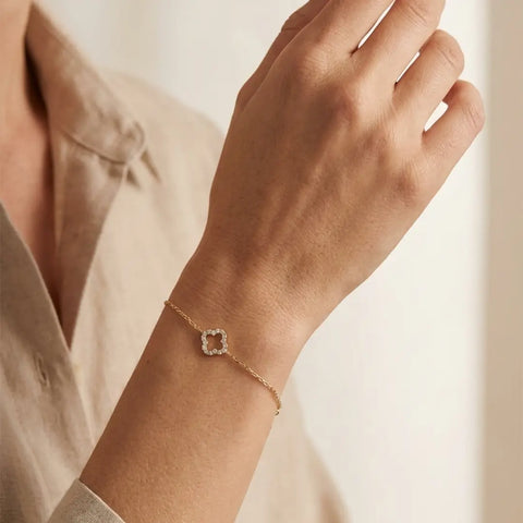 Claria Bloom – 375 Echtgold Armband mit Kleeblatt Zirkonia Anhänger - Suzan GoldArmbänder