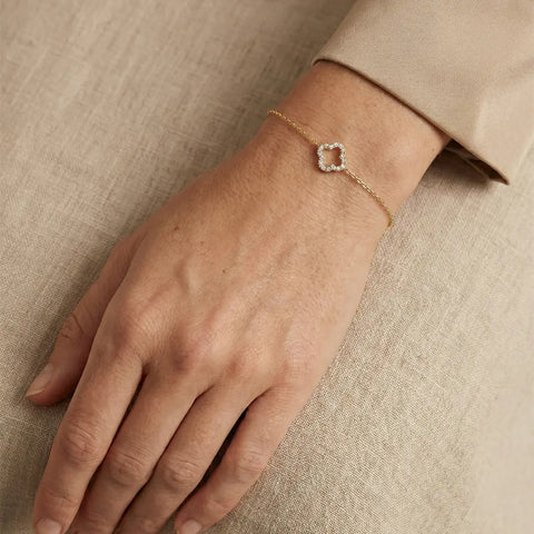 Claria Bloom – 375 Echtgold Armband mit Kleeblatt Zirkonia Anhänger - Suzan GoldArmbänder