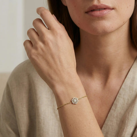 Floravia Bloom – 375 Echtgold Armband mit floralem Zirkonia Blütenmotiv - Suzan GoldArmbänder
