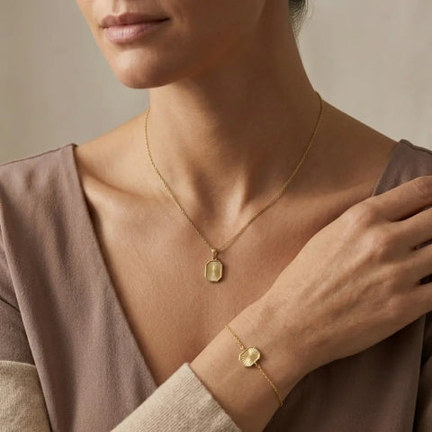 Crucelle Sun Plate Set – 375 Echtgold Schmuckset mit Platten Anhänger Halskette & Armband - Suzan Gold