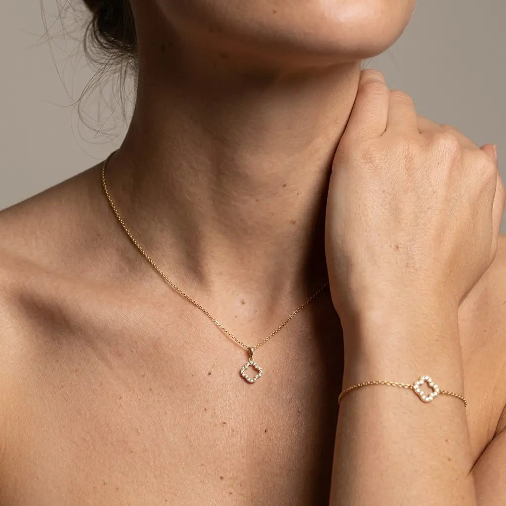Crucelle Clover Spark Set – 375 Echtgold Schmuckset mit Kleeblatt Halskette & Armband - Suzan Gold