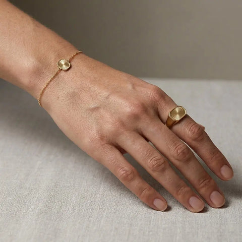 Crucelle Sun Signet Bracelet Ring Set – 375 Echtgold Schmuckset Ring & Armband Sonnenschliff - Suzan Gold
