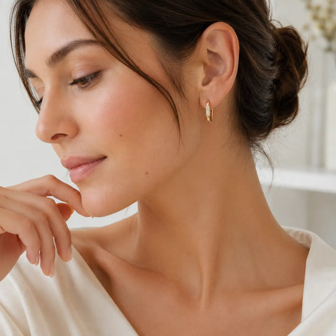 XO Hoop – Creolen mit Zirkonia-Kanal und Cut-out aus 585 Gold Suzan Gold