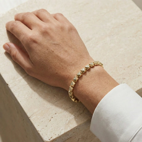 Pyramia Luxe – 375 Echtgold Armband mit geometrischen Pyramiden - Elementen und Zirkonia - Suzan GoldArmbänder
