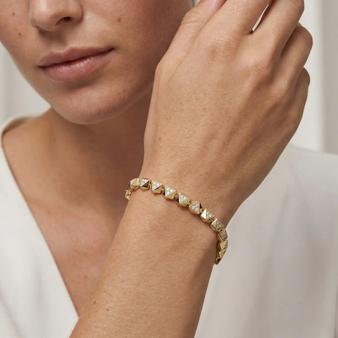 Pyramia Luxe – 375 Echtgold Armband mit geometrischen Pyramiden - Elementen und Zirkonia - Suzan GoldArmbänder