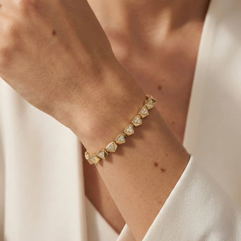 Pyramia Luxe – 375 Echtgold Armband mit geometrischen Pyramiden - Elementen und Zirkonia - Suzan GoldArmbänder