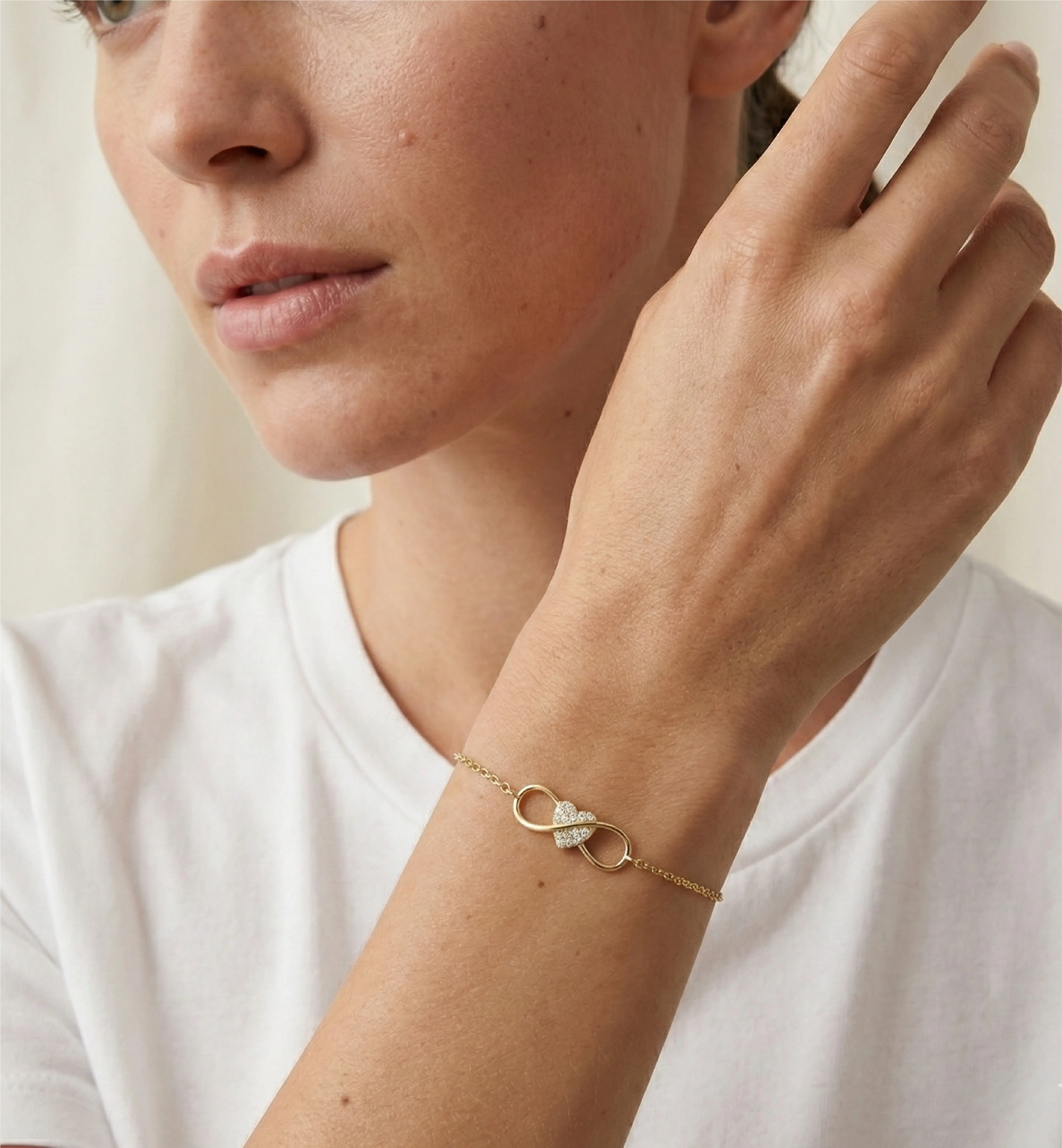 InfinityHearta – 375 Echtgold Armband mit Herz Infinity Symbol Suzan Gold