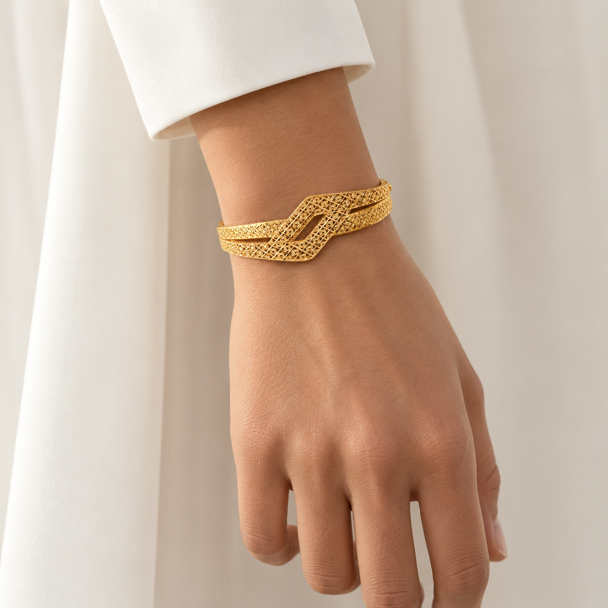 Rhombus Bangle – Filigraner Armreif mit Rauten-Design aus 750 Gold