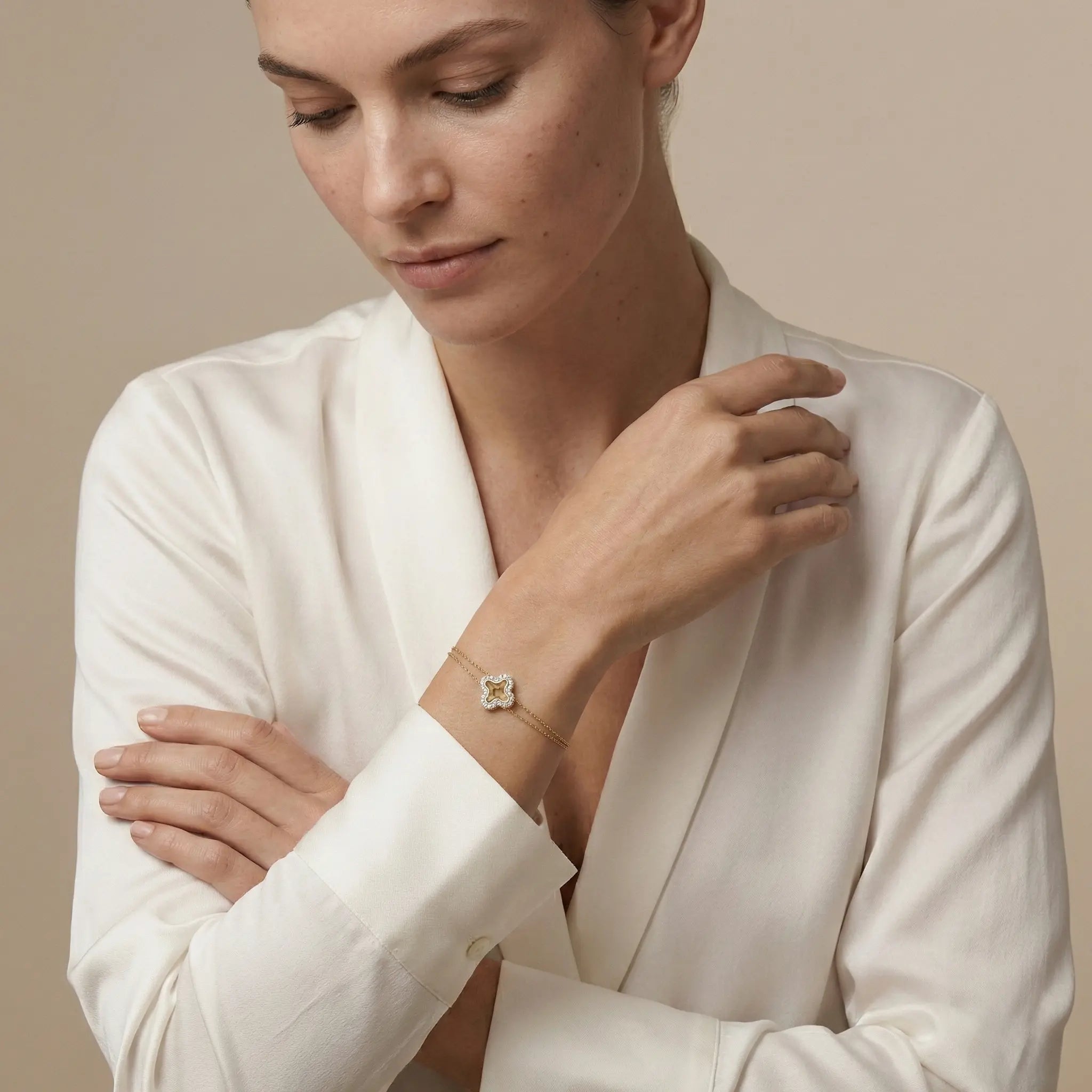 CloveraShine – 375 Echtgold Armband mit Kleeblatt Zirkonia - Suzan GoldArmbänder
