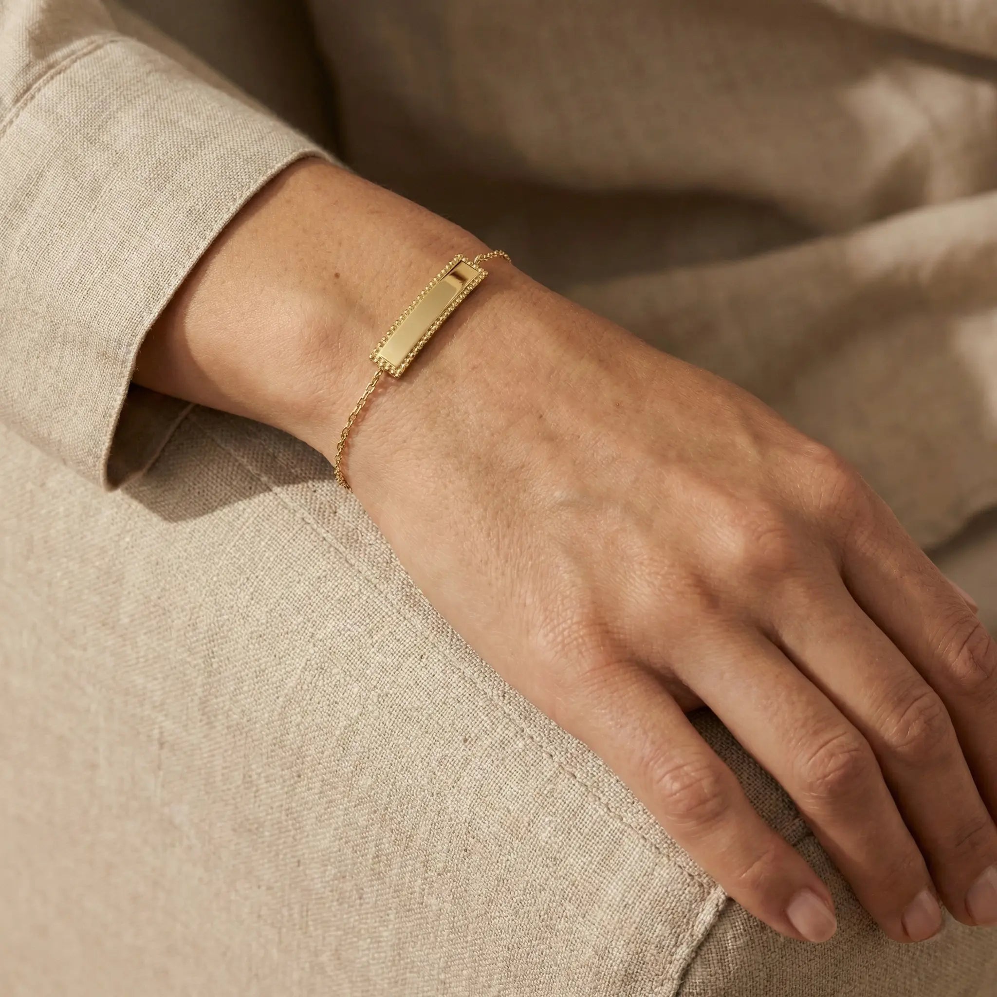 BarLuxe – 375 Echtgold Armband mit Gravurplatte - Suzan GoldArmbänder